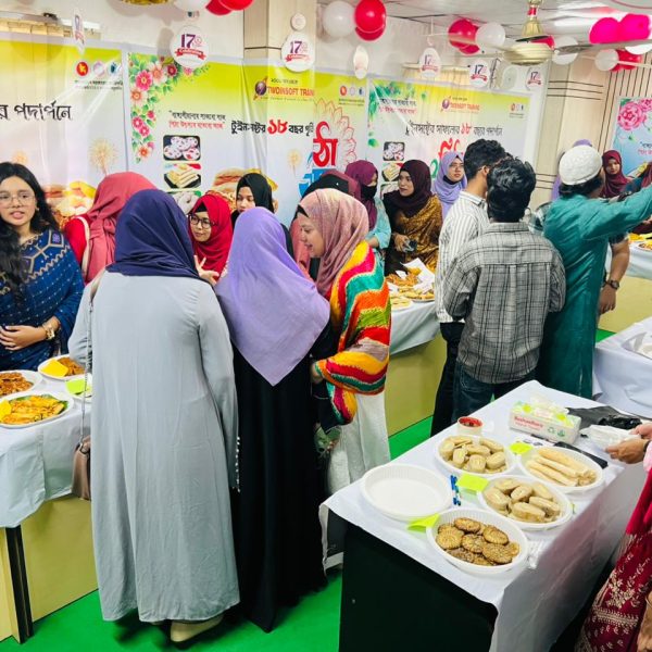 টুইনসফ্টের ক্যাম্পাসে দিনব্যাপি “পিঠা উৎসব” অনুষ্ঠিত